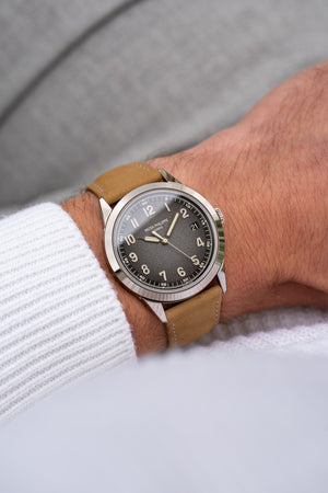 Patek Philippe Calatrava 5226G-001 White Gold Charcoal Dial Date (2024) — foto 12