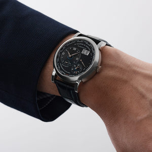 A. Lange & Söhne 136.029 Lange 1 Time Zone White Gold Black Dial (2021) — foto 2