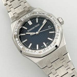 Audemars Piguet Royal Oak 15551BC.ZZ.1356BC.01 Diamond Bezel White Gold Smoked Blue Dial (2024) — foto 10