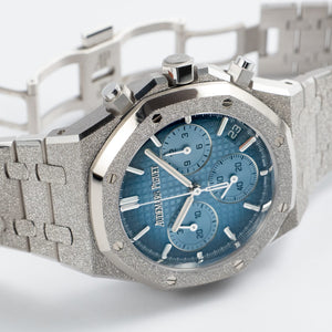 Audemars Piguet Royal Oak 26240BC.GG.1324BC.02 Chronograph Frosted White Gold Light Blue Dial — foto 7