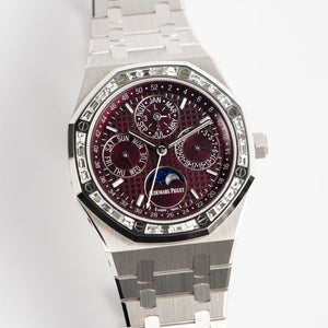 Audemars Piguet Royal Oak Perpetual Calendar 26598BC.ZZ.1220BC.01 'Qatar Edition' White Gold Burgundy Dial Diamond Bezel (2025) — foto 9