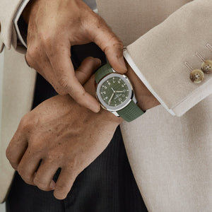 Patek Philippe Aquanaut 5168G-010 'Jumbo' White Gold Khaki Green (2025) — foto 3