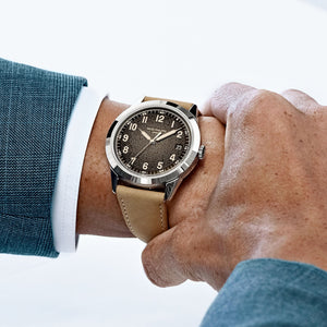 Patek Philippe Calatrava 5226G-001 White Gold Charcoal Dial Date (2024) — foto 6
