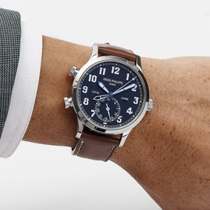 Patek Philippe Calatrava 5524G-001 'Pilot' Travel Time White Gold Blue Dial — foto 2