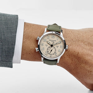 Patek Philippe Calatrava 5524G-010 'Pilot' Travel Time White Gold Ivory Dial (2026) — foto 3