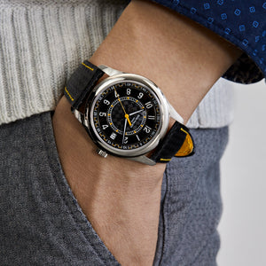 Patek Philippe Calatrava 6007G-001 White Gold Black Dial Yellow Accents — foto 2