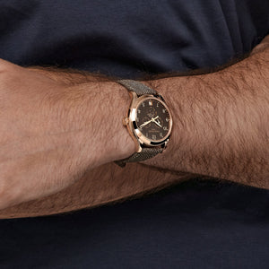 Patek Philippe Complications 4946R-001 Annual Calendar Moon Phases Rose Gold Chestnut Satin Dial (2025) — foto 2