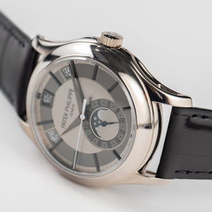 Patek Philippe Complications 5205G-001 Annual Calendar White Gold Silver Dial — foto 7