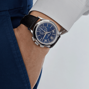 Patek Philippe Complications 5905P-001 Platinum Blue Dial Annual Calendar (2021) — foto 2