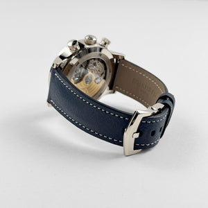 Patek Philippe Complications 5924G-001 Calatrava 'Pilot' Travel Time Flyback Chronograph White Gold Blue-Gray Dial (2025) — foto 4