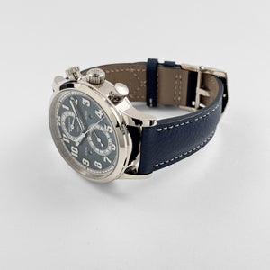 Patek Philippe Complications 5924G-001 Calatrava 'Pilot' Travel Time Flyback Chronograph White Gold Blue-Gray Dial (2025) — foto 9