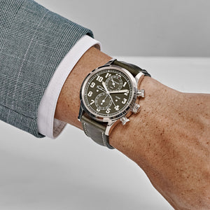Patek Philippe Complications 5924G-010 Calatrava 'Pilot' Travel Time Chronograph White Gold Green Dial (2025) — foto 2