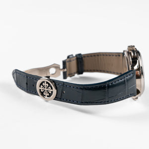 Patek Philippe Complications 5930G-010 World Time Flyback Chronograph White Gold Blue Dial (2021) — foto 10