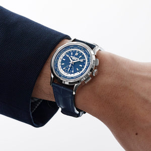 Patek Philippe Complications 5930G-010 World Time Flyback Chronograph White Gold Blue Dial (2021) — foto 2