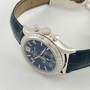 Patek Philippe Complications 5961P-001 Annual Calendar Platinum Blue Diamond Baguette Dial Diamond Baguette Bezel (2023) — foto 4