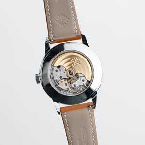 Patek Philippe Complications Calatrava 5212A-001 Weekly Calendar Stainless Steel Silver Opaline Dial (2025) — foto 6