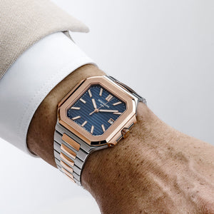 Patek Philippe Cubitus 5821/1AR-001 Stainless Steel Rose Gold Blue Dial (2026) — foto 2