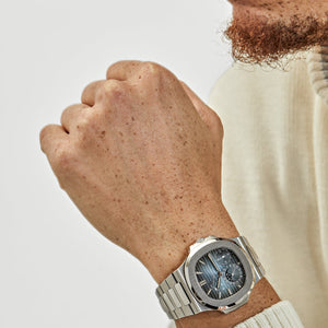 Patek Philippe Nautilus 5712/1A-001 Stainless Steel Blue Dial Moon Phases (2023) — foto 2