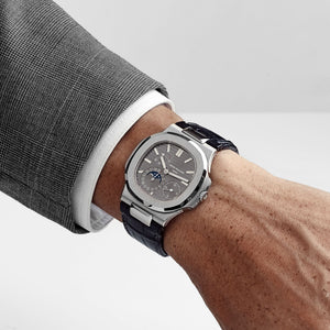 Patek Philippe Nautilus 5712G-001 White Gold Grey Dial Moon Phases (2019) — foto 2