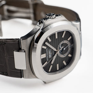 Patek Philippe Nautilus 5726A-001 Annual Calendar Moon Phases (2022) — foto 7