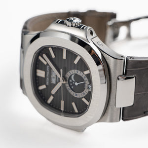 Patek Philippe Nautilus 5726A-001 Annual Calendar Moon Phases (2022) — foto 6