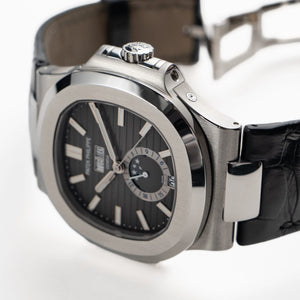 Patek Philippe Nautilus 5726A-001 Annual Calendar Moon Phases Stainless Steel Black Dial (2024) — foto 6