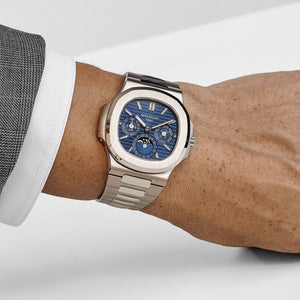 Patek Philippe Nautilus 5740/1G-001 Perpetual Calendar Moon Phases (2025) — foto 2