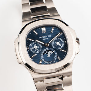 Patek Philippe Nautilus 5740/1G-001 Perpetual Calendar Moon Phases (2025) — foto 5