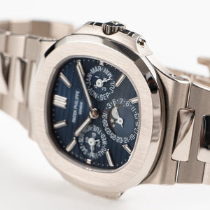Patek Philippe Nautilus 5740/1G-001 Perpetual Calendar Moon Phases (2025) — foto 6