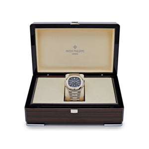 Patek Philippe Nautilus 5740/1G-001 'Tiffany & Co.' Perpetual Calendar Moon Phases White Gold Blue Dial — foto 6