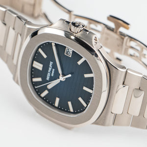 Patek Philippe Nautilus 5811/1G-001 White Gold Blue Dial — foto 6