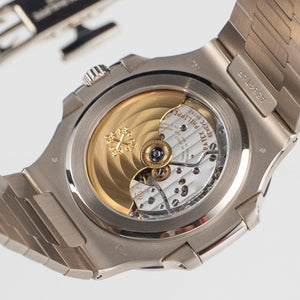 Patek Philippe Nautilus 5811/1G-001 White Gold Blue Dial — foto 9