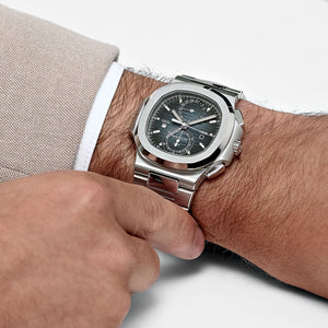 Patek Philippe Nautilus 5990/1A-011 'Travel Time' Flyback Chronograph Stainless Steel Blue Dial (2025) — foto 2