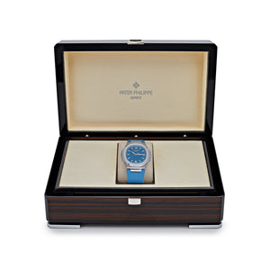 Patek Philippe Nautilus 7010G-013 'Ladies' White Gold Blue Dial Diamond Bezel — foto 7