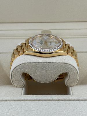 Rolex Day-Date 40 228348RBR Yellow Gold Diamond Bezel Silver Dial (2021) — foto 3