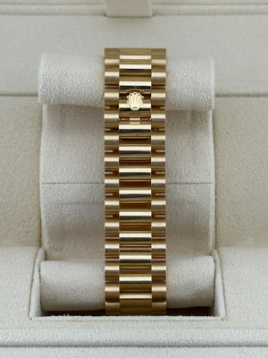 Rolex Day-Date 40 228348RBR Yellow Gold Diamond Bezel Silver Dial (2021) — foto 4