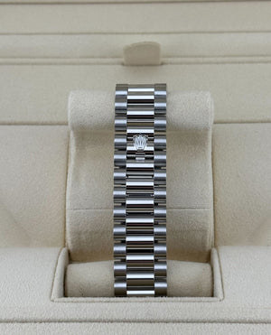 Rolex Day-Date 40 228396TBR Platinum Diamond Bezel Diamond-Paved Sapphire Dial (2024) — foto 6