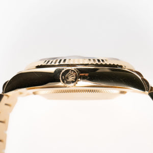Rolex Day-Date 36 128238 Yellow Gold White Mother of Pearl Diamond Dial (2026) — foto 8