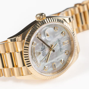 Rolex Day-Date 36 128238 Yellow Gold White Mother of Pearl Diamond Dial (2026) — foto 7