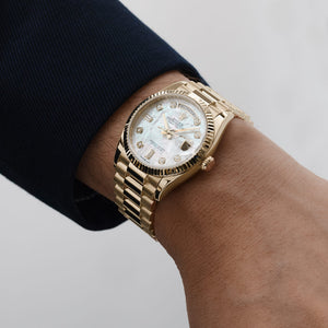 Rolex Day-Date 36 128238 Yellow Gold White Mother of Pearl Diamond Dial (2026) — foto 3