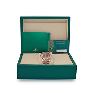 Rolex Day-Date 40 228235 Rose Gold Chocolate Diamond Baguette Dial (2026) — foto 11