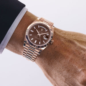 Rolex Day-Date 40 228235 Rose Gold Chocolate Diamond Baguette Dial (2026) — foto 2