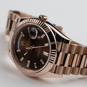Rolex Day-Date 40 228235 Rose Gold Chocolate Diamond Baguette Dial (2026) — foto 6