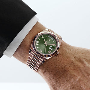 Rolex Day-Date 40 228235 Rose Gold Olive Green Dial (2026) — foto 2