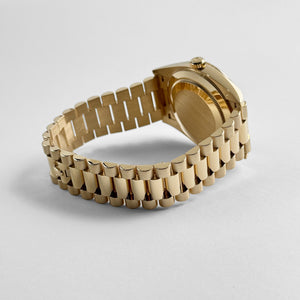 Rolex Day-Date 40 228238 Yellow Gold Silver Roman Numerals Dial (2026) — foto 9