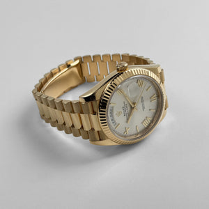Rolex Day-Date 40 228238 Yellow Gold Silver Roman Numerals Dial (2026) — foto 4