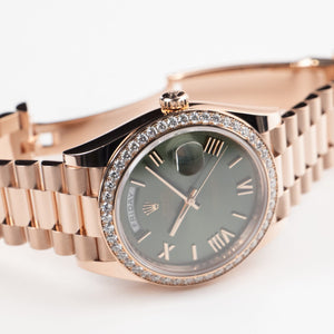 Rolex Day-Date 40 228345RBR Rose Gold Olive Green Roman Numerals Dial Diamond Bezel (2021) — foto 10