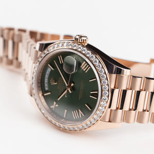 Rolex Day-Date 40 228345RBR Rose Gold Olive Green Roman Numerals Dial Diamond Bezel (2021) — foto 9