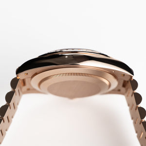 Rolex Day-Date 40 228345RBR Rose Gold Olive Green Roman Numerals Dial Diamond Bezel (2021) — foto 11
