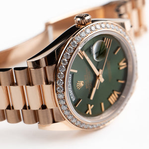 Rolex Day-Date 40 228345RBR Rose Gold Olive Green Roman Numerals Dial Diamond Bezel (2021) — foto 7